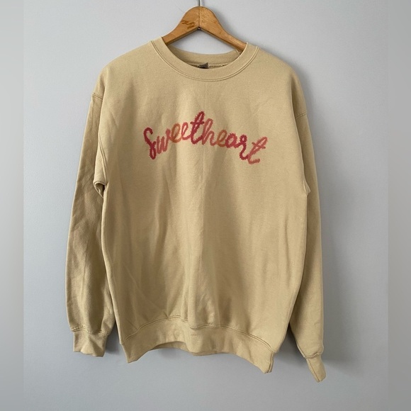 Sweetheart Sweatshirt, Size Med One Eleven Olive Boutique Sweetheart Crewneck - Picture 1 of 10